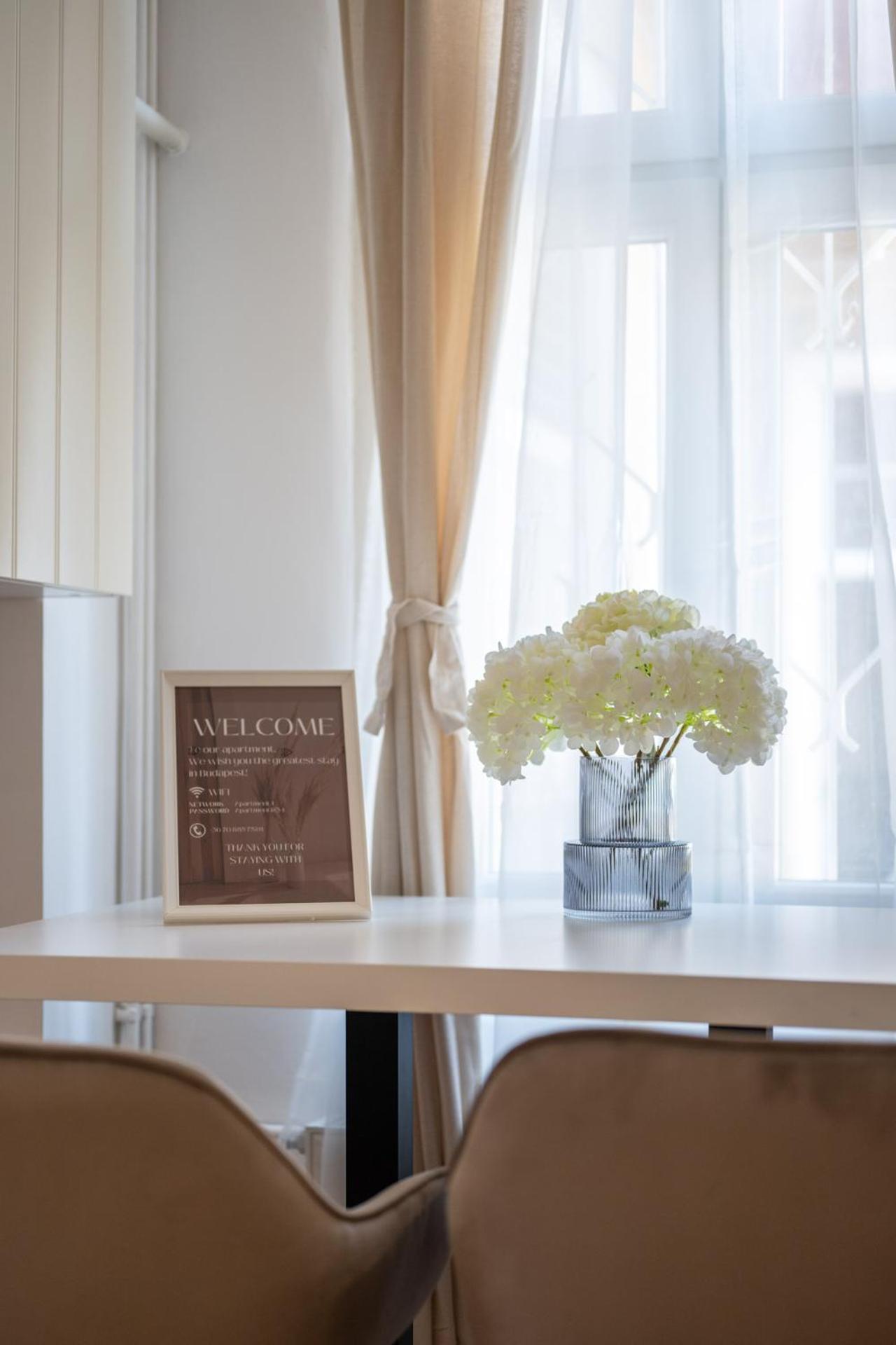 Deluxe And Cozy City Center Suite For 8Ppl Budapest Bagian luar foto